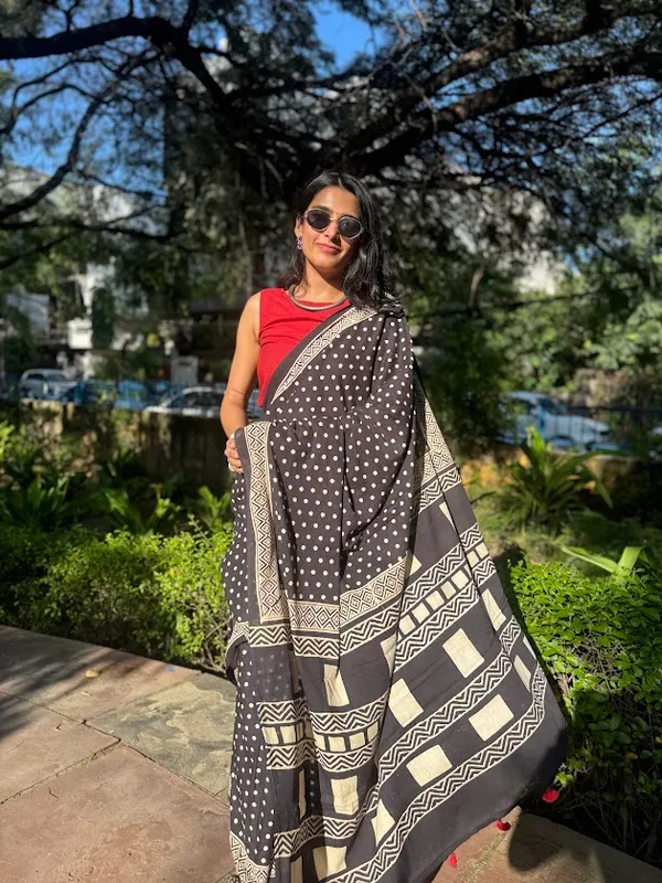 Midnight_Black_Polka_Retro_Mulmul_Saree_with_Red_Contrast_Blouse
