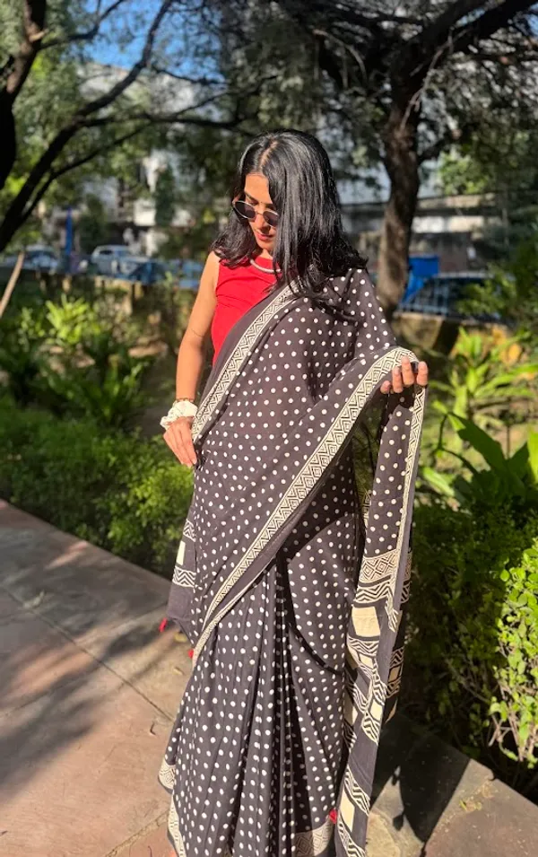 Midnight_Black_Polka_Retro_Mulmul_Saree_with_Red_Contrast_Blouse