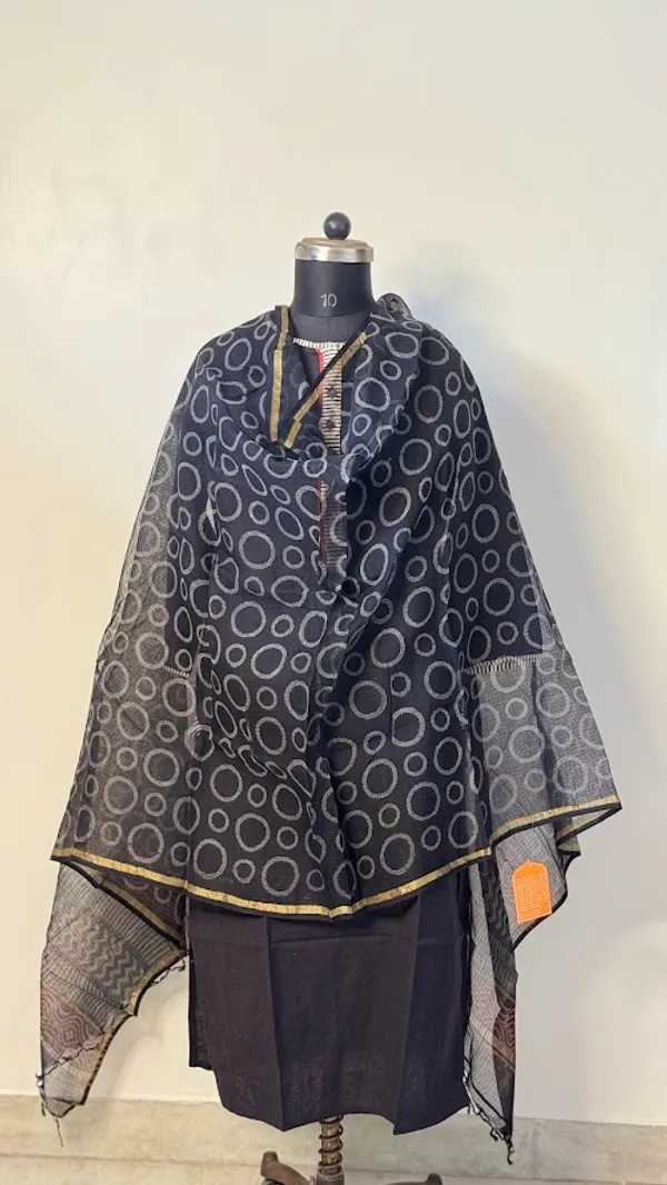 Midnight_Circle_Kota_Doria_Dupatta_with_Gold_Border