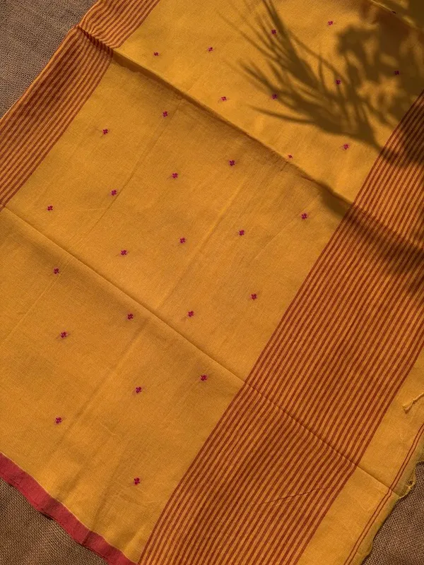 Mustard_Yellow_Dhaniakhali_Pure_Cotton_Handloom_Saree_with_Magenta_Pink_Butis_&_Striped_Pallu_(Handloom_Mark_Certified)
