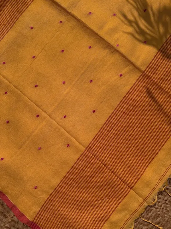Mustard_Yellow_Dhaniakhali_Pure_Cotton_Handloom_Saree_with_Magenta_Pink_Butis_&_Striped_Pallu_(Handloom_Mark_Certified)