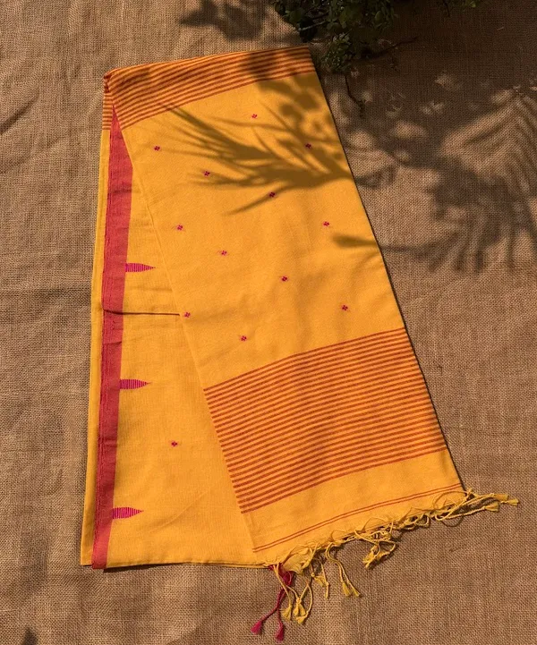 Mustard_Yellow_Dhaniakhali_Pure_Cotton_Handloom_Saree_with_Magenta_Pink_Butis_&_Striped_Pallu_(Handloom_Mark_Certified)