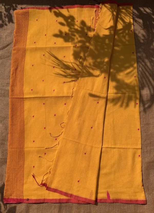 Mustard_Yellow_Dhaniakhali_Pure_Cotton_Handloom_Saree_with_Magenta_Pink_Butis_&_Striped_Pallu_(Handloom_Mark_Certified)