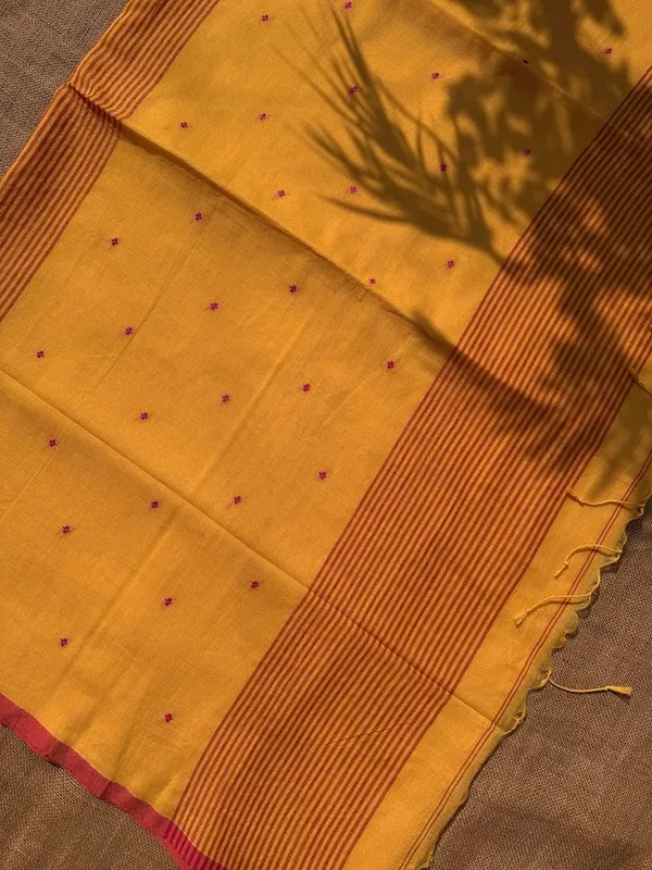 Mustard_Yellow_Dhaniakhali_Pure_Cotton_Handloom_Saree_with_Magenta_Pink_Butis_&_Striped_Pallu_(Handloom_Mark_Certified)