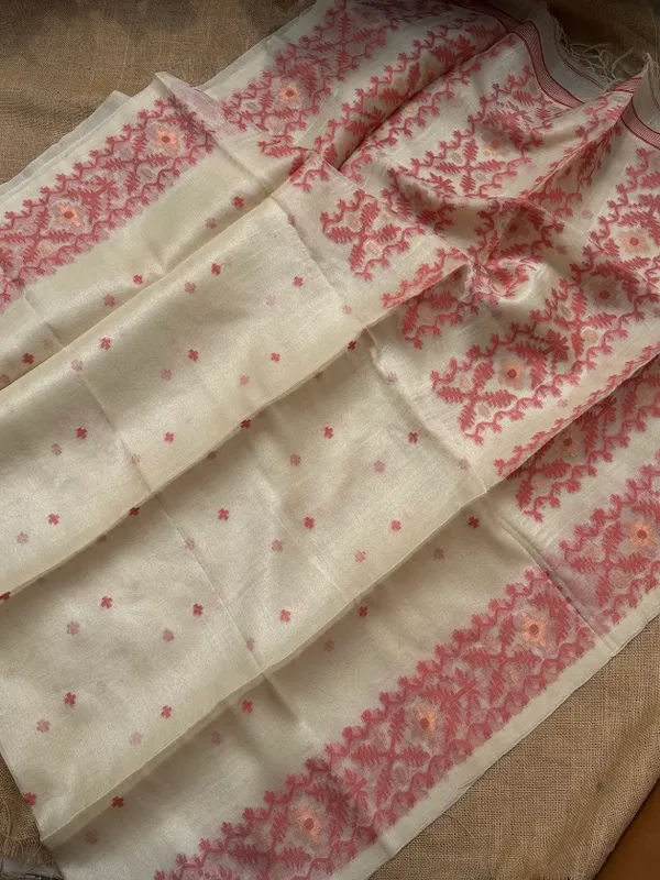 Natural_Ivory_Pure_Tussar_Silk_Handloom_Saree_with_Coral_Rose_Jamdani_Pallu_&_Border_(Handloom_Mark_Certified)