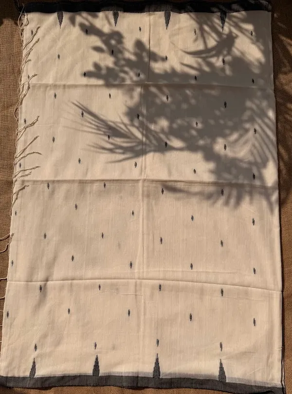 Off-White_&_Charcoal_Grey_Dhaniakhali_Pure_Cotton_Handloom_Saree_with_Arrow_Motifs_&_Striped_Pallu_(Handloom_Mark_Certified)
