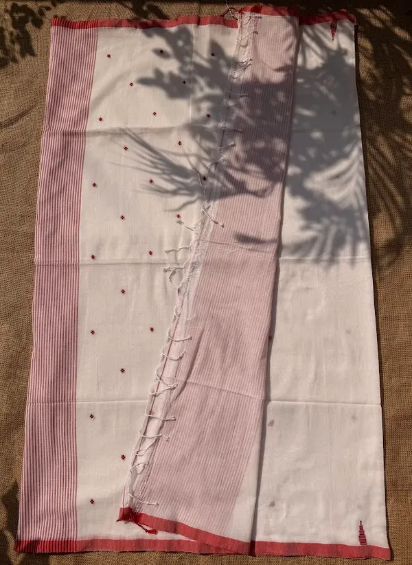 Off-White_&_Crimson_Red_Dhaniakhali_Pure_Cotton_Handloom_Saree_with_Micro_Butis_&_Striped_Pallu_(Handloom_Mark_Certified)