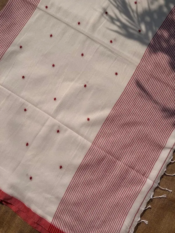 Off-White_&_Crimson_Red_Dhaniakhali_Pure_Cotton_Handloom_Saree_with_Micro_Butis_&_Striped_Pallu_(Handloom_Mark_Certified)