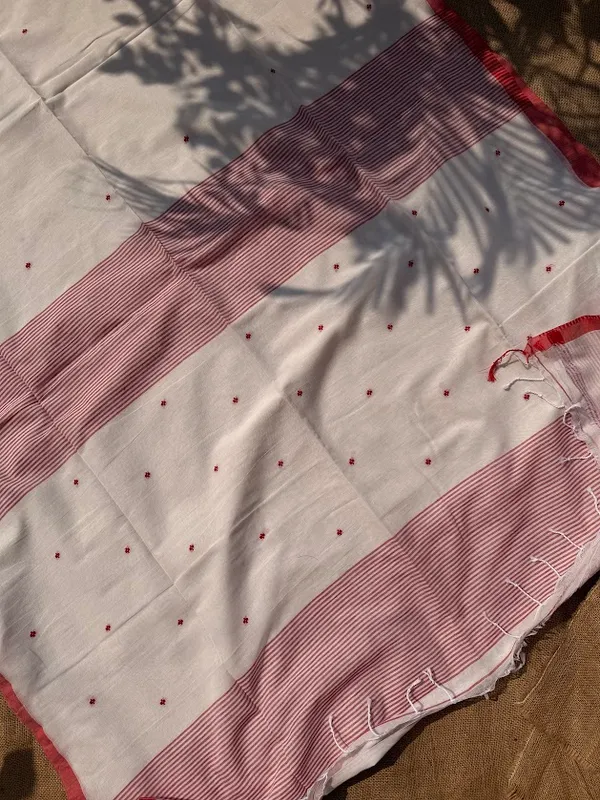 Off-White_&_Crimson_Red_Dhaniakhali_Pure_Cotton_Handloom_Saree_with_Micro_Butis_&_Striped_Pallu_(Handloom_Mark_Certified)