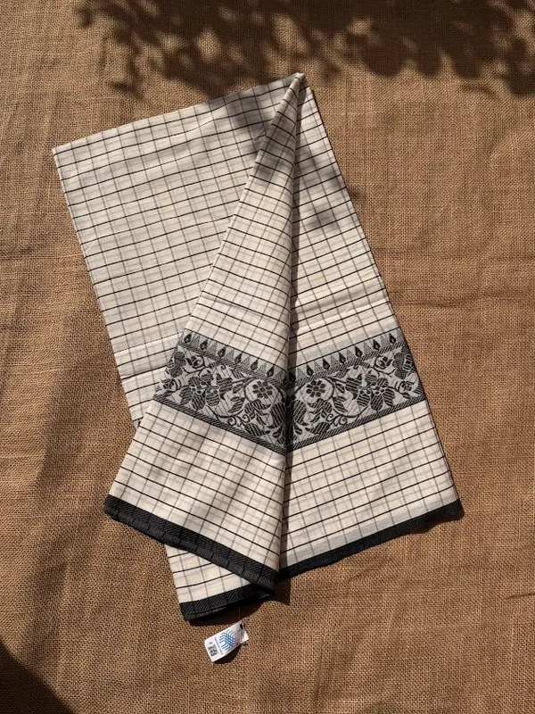 Off-White_&_Grey_Checked_Dhaniakhali_Pure_Cotton_Handloom_Saree