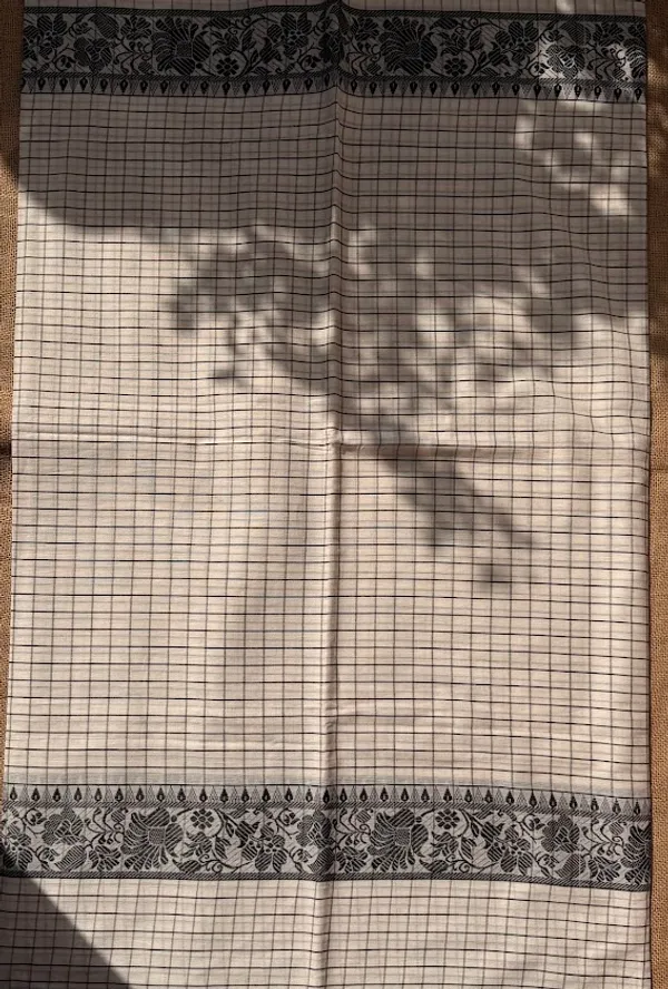 Off-White_&_Grey_Checked_Dhaniakhali_Pure_Cotton_Handloom_Saree