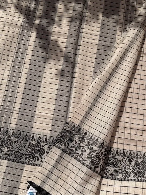 Off-White_&_Grey_Checked_Dhaniakhali_Pure_Cotton_Handloom_Saree