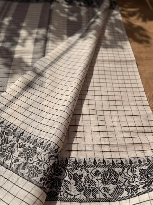 Off-White_&_Grey_Checked_Dhaniakhali_Pure_Cotton_Handloom_Saree