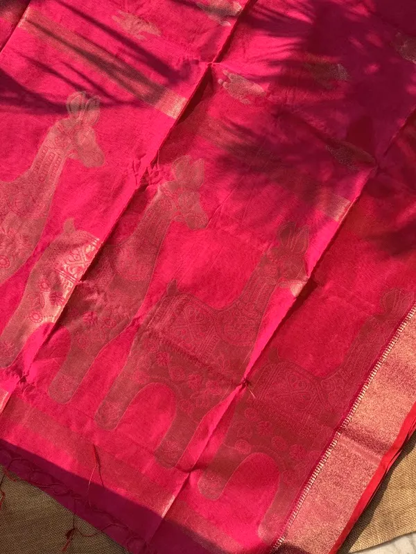 Rani_Pink_Festive_Handloom_Cotton__Silk_Saree_with_Metallic_Copper_Horse_Motifs_&_Zari_Border