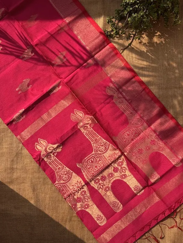 Rani_Pink_Festive_Handloom_Cotton__Silk_Saree_with_Metallic_Copper_Horse_Motifs_&_Zari_Border