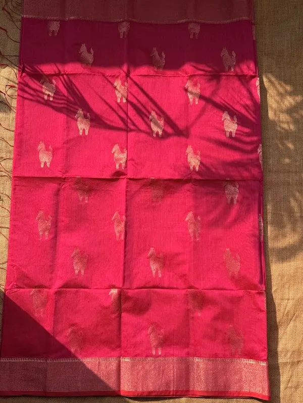 Rani_Pink_Festive_Handloom_Cotton__Silk_Saree_with_Metallic_Copper_Horse_Motifs_&_Zari_Border