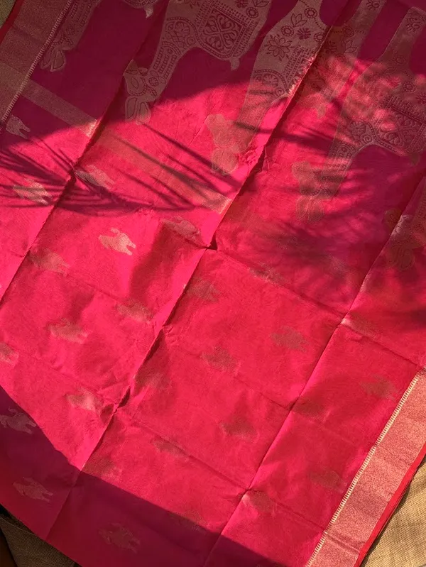Rani_Pink_Festive_Handloom_Cotton__Silk_Saree_with_Metallic_Copper_Horse_Motifs_&_Zari_Border