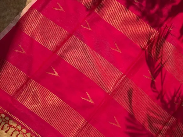 Rani_Pink_Festive_Pure_Cotton_Handloom_Saree_with_Metallic_Copper_Zari_Motifs_&_Striped_Pallu