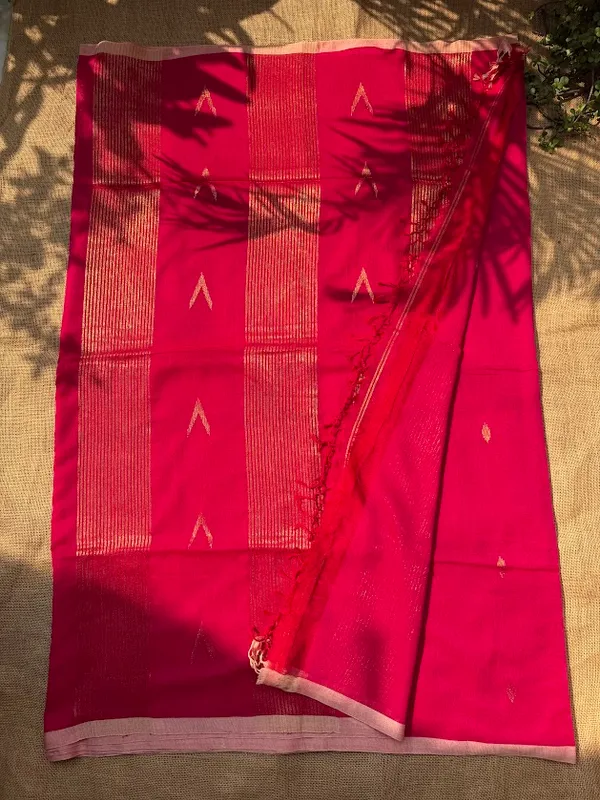 Rani_Pink_Festive_Pure_Cotton_Handloom_Saree_with_Metallic_Copper_Zari_Motifs_&_Striped_Pallu