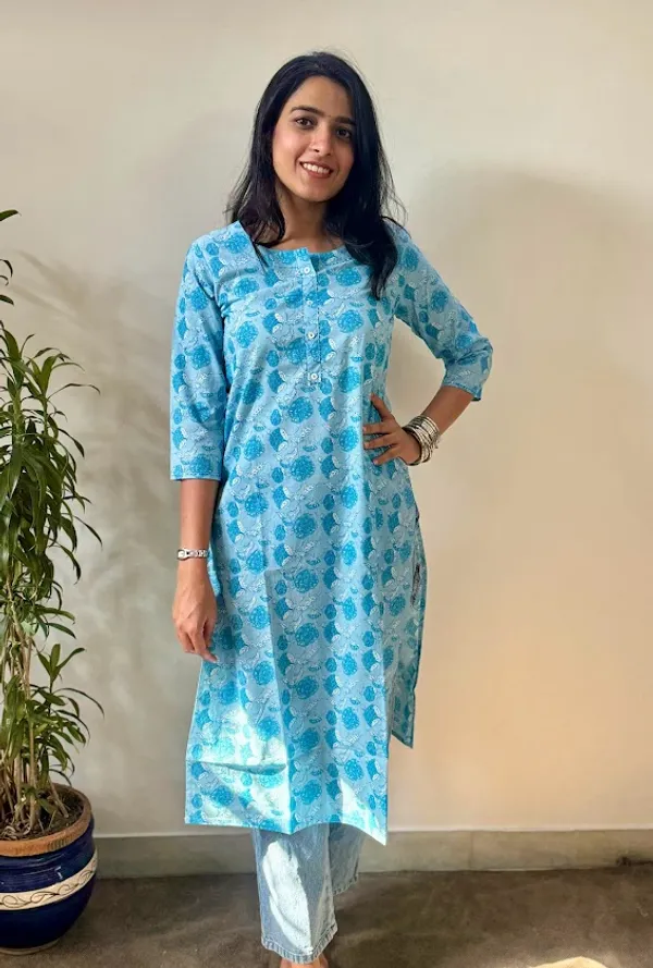 Sky_Blue_Floral_Bouquet_Mulmul_Kurti