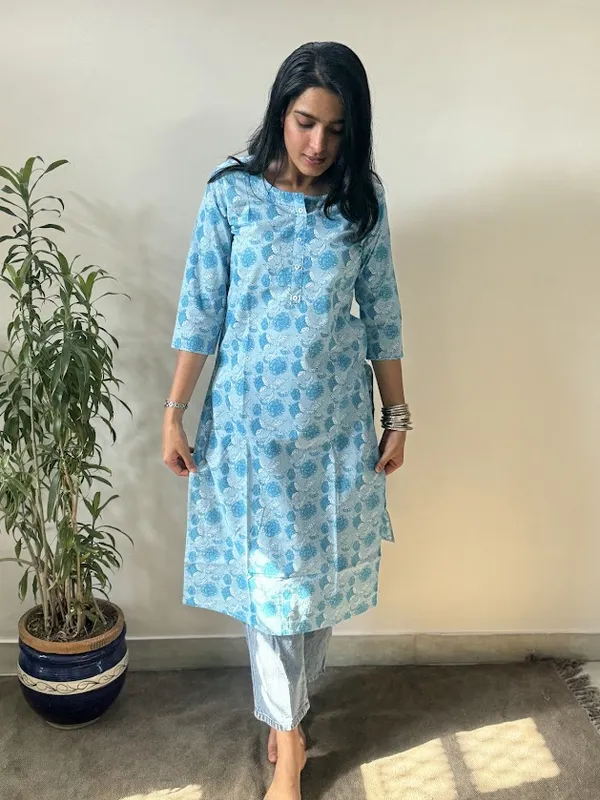 Sky_Blue_Floral_Bouquet_Mulmul_Kurti