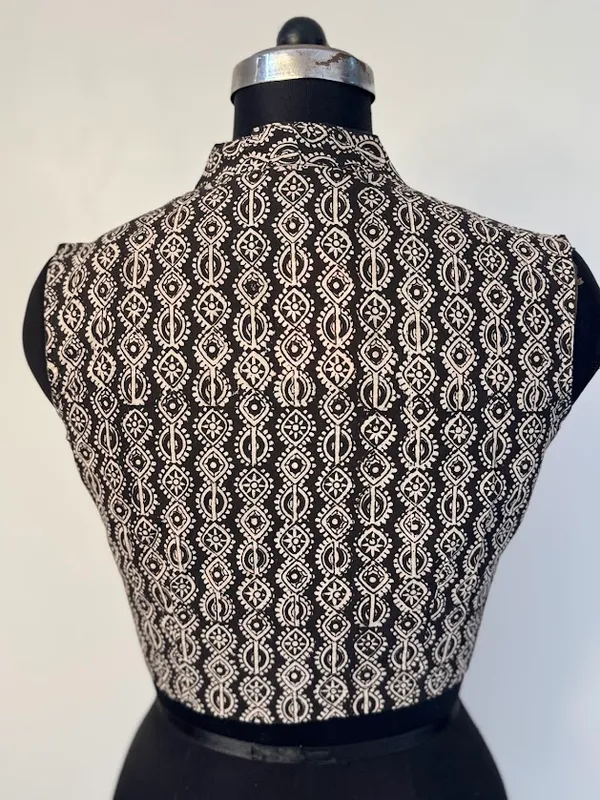 Black_Jaali_Sleeveless_printed_Blouse_with__Red_Piping