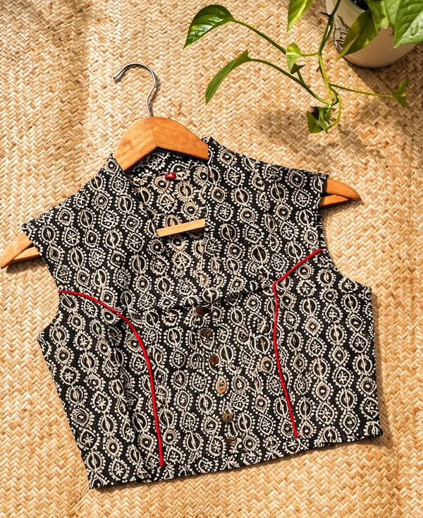 Black_Jaali_Sleeveless_printed_Blouse_with__Red_Piping