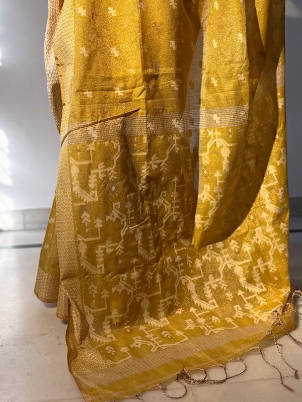 Swarna_Jamdani_Handloom_Metallic_Tissue_cotton__Saree_in_Antique_Gold_&_Off-White