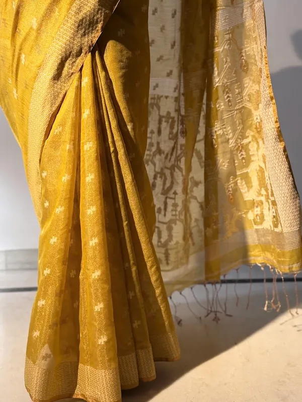 Swarna_Jamdani_Handloom_Metallic_Tissue_cotton__Saree_in_Antique_Gold_&_Off-White