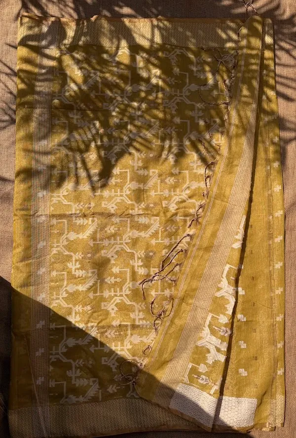Swarna_Jamdani_Handloom_Metallic_Tissue_cotton__Saree_in_Antique_Gold_&_Off-White