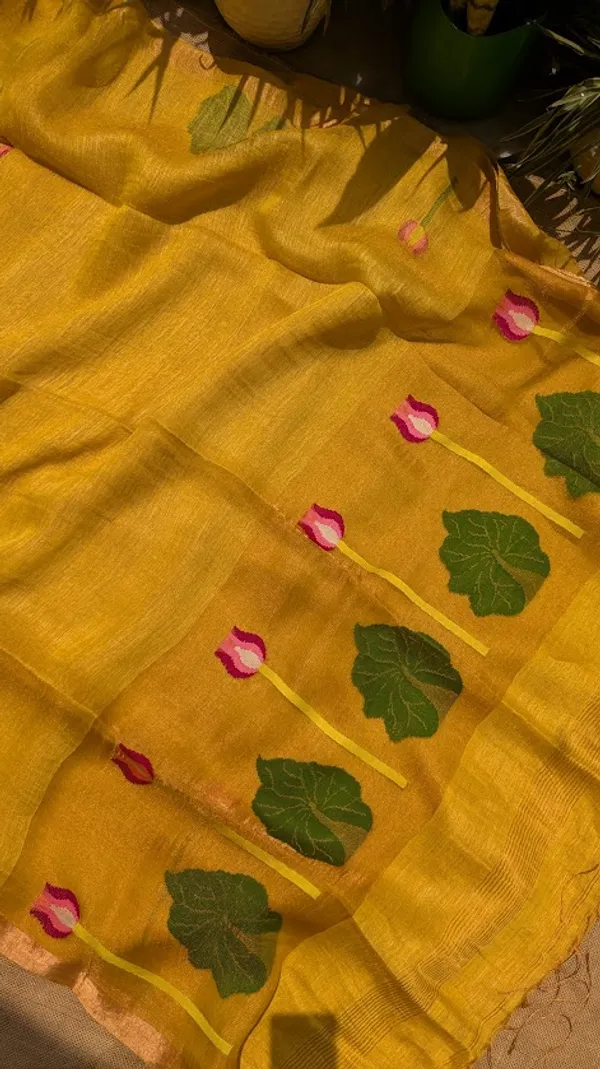 Mustard_Silk_Linen_Handloom_Saree_with_Lotus_Buta_&_Paithani_Jamdani_Pallu