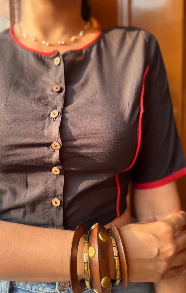 Black_Plain_Princess_cut_Readymade_Cotton_Blouses_with_Red_Piping