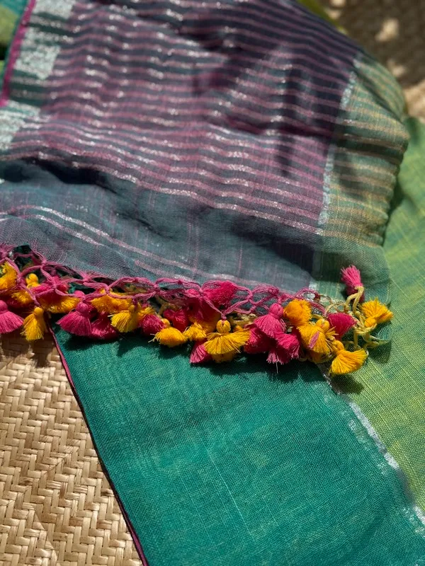 Candy_Cane_Linen_Handloom_Checkered_sarees_with_colourful_tassels