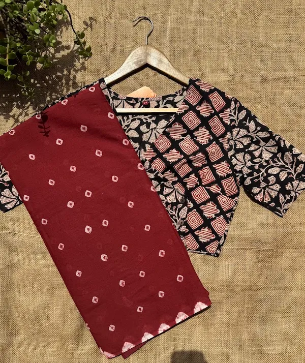 Maroon_Bandhej_Tie_&_Dye_MULMUL_Saree_with_Blouse_Piece