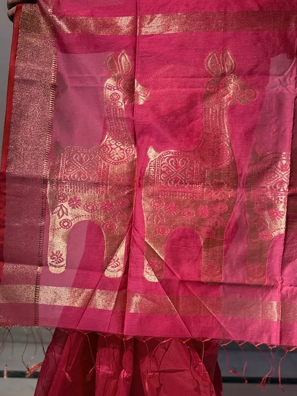 Rani_Pink_Festive_Handloom_Cotton__Silk_Saree_with_Metallic_Copper_Horse_Motifs_&_Zari_Border