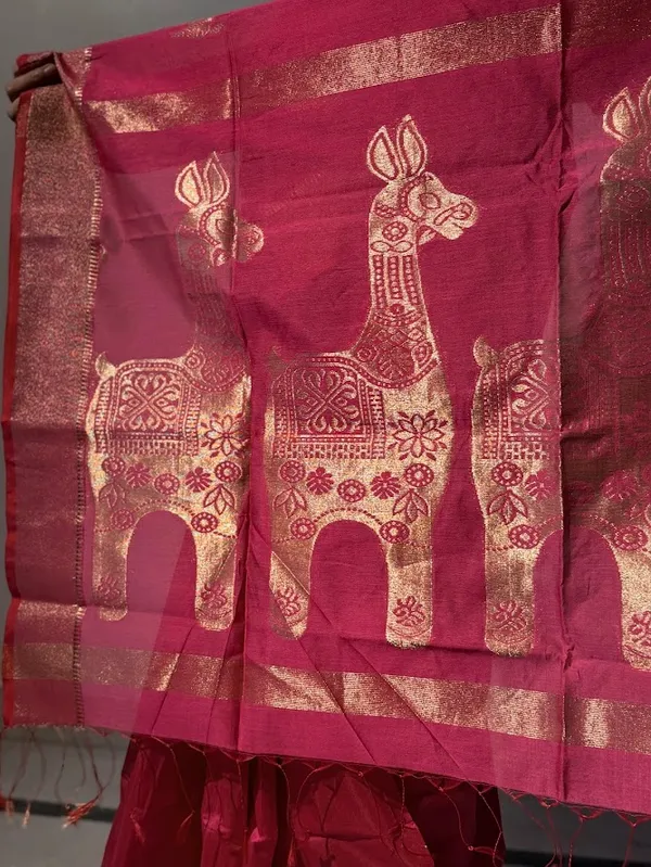 Rani_Pink_Festive_Handloom_Cotton__Silk_Saree_with_Metallic_Copper_Horse_Motifs_&_Zari_Border