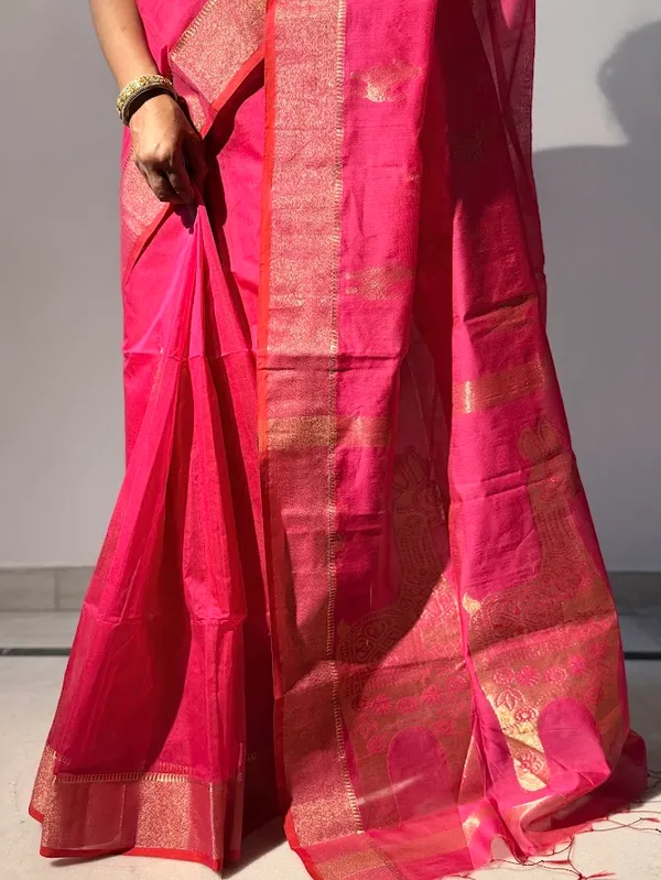 Rani_Pink_Festive_Handloom_Cotton__Silk_Saree_with_Metallic_Copper_Horse_Motifs_&_Zari_Border