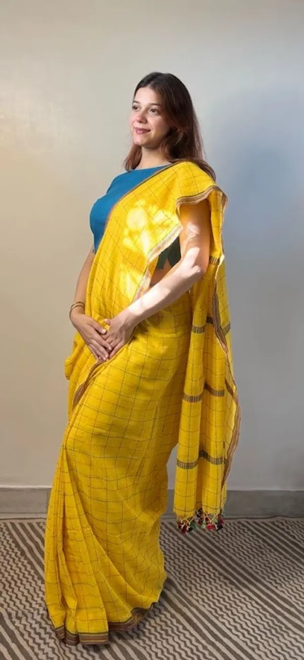Sunshine_Checkered_Mulmul_Cotton_Saree_with_Kantha_Work_&_Tassels