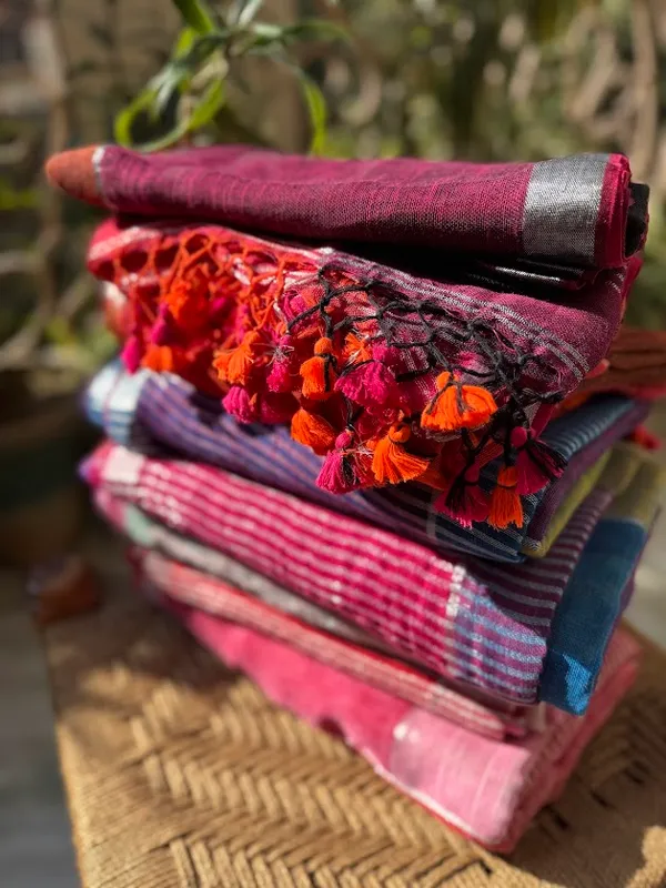 Rang-_Khel_Linen_Handloom_Checkered_sarees_with_multicolour_tassels