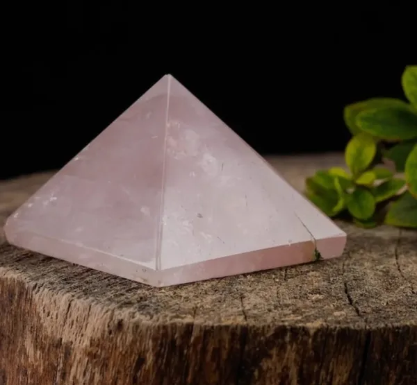 Pink_Rose_Quartz_Pyramid