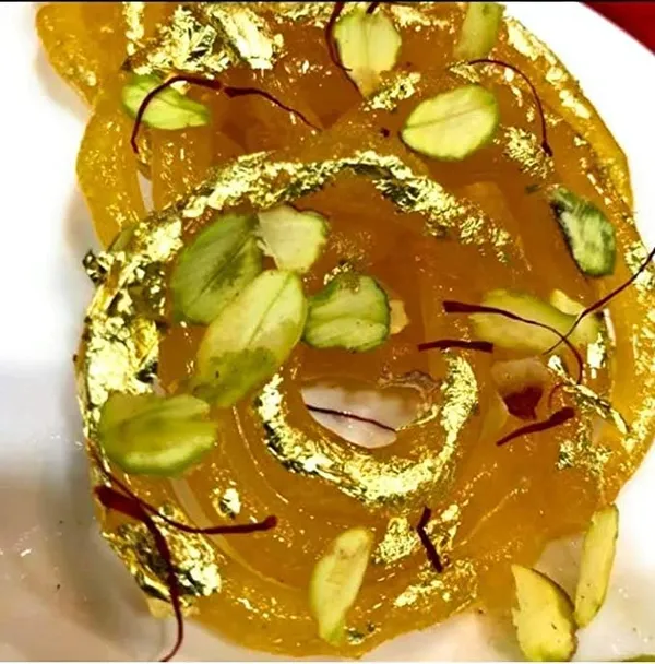 Pure_Gold_Klassic_Waraq_Company_Edible_Leaf_24K_Foil_Sheets_For_Facial,_Cake_Decoration,_Spa,_Ice_Cream,_Desserts,_Food,_2_By_2_In