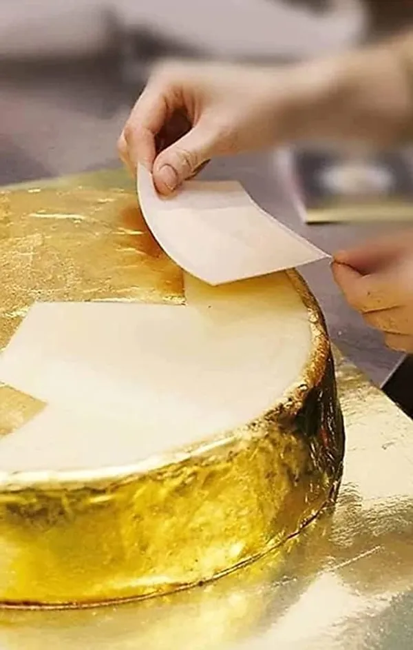 Pure_Gold_Klassic_Waraq_Company_Leaf_Loose_Type_24K_Edible_(05_Sheets)_50Mm_X_50Mm_+_Edible_Leaf_15Pc_(Chandi_Varakh)_5X3In_For_Cake,Sweets_&_Food_Deco