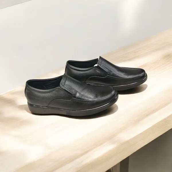 Black_Pure_Leather_Breathable_Daily_Slip-On_Shoes_For_Men