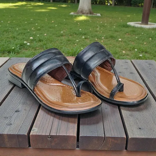 Black_Pure_Leather_Minimalist_Stylish_Flat_Chappals_For_Women