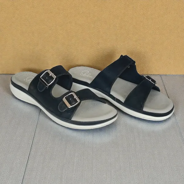 Black_Pure_Leather_Flat_Heel_Ortho_Chappals_For_Women