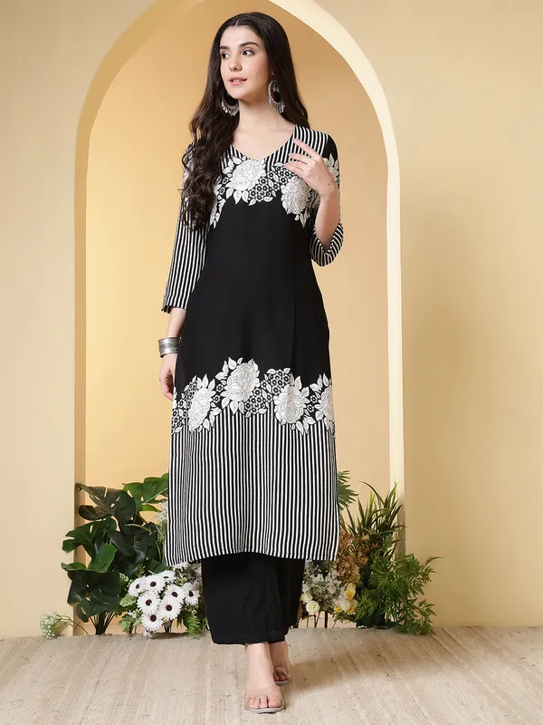 Black_Viscose_Rayon_Kurtis_For_Women
