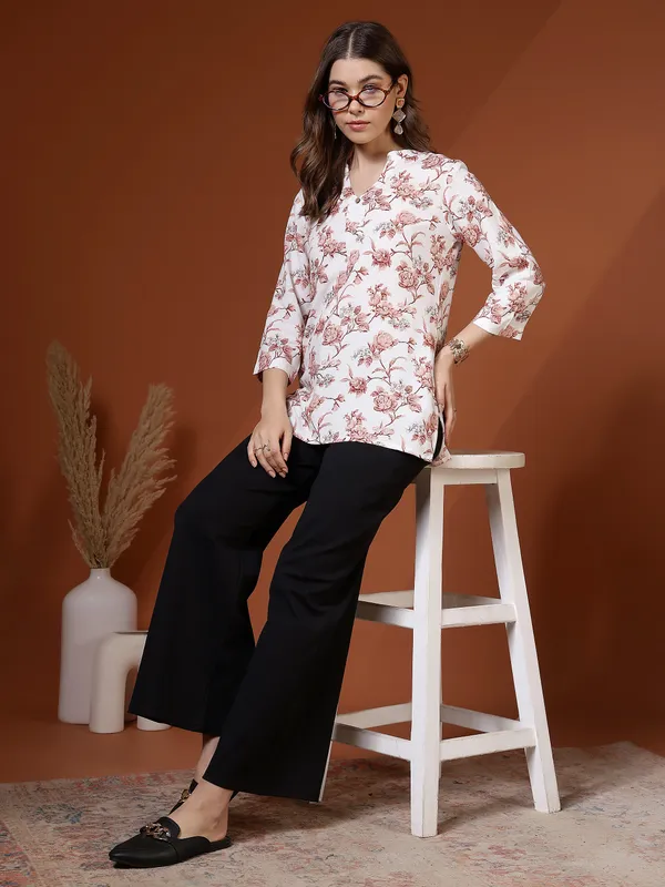 AMOUS-Women_Printed_Regular_Fit_Short_Kurti