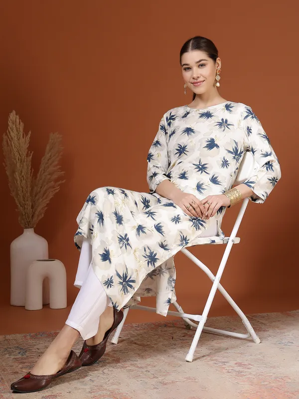 AMOUS-Round_Neck_Floral_Printed_Kurti