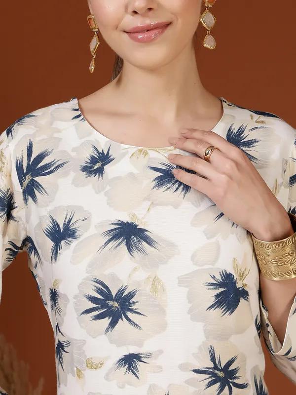 AMOUS-Round_Neck_Floral_Printed_Kurti
