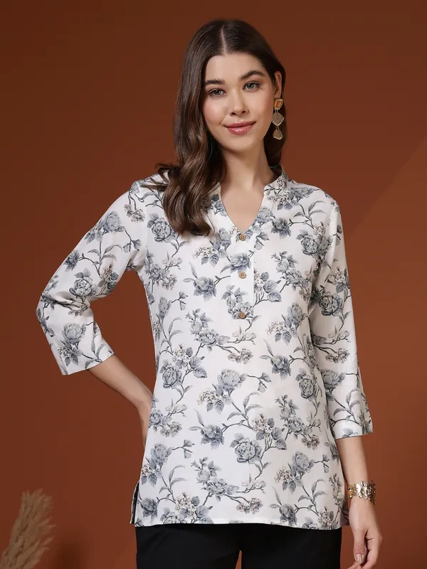 AMOUS-Women_Printed_Regular_Fit_Short_Kurti